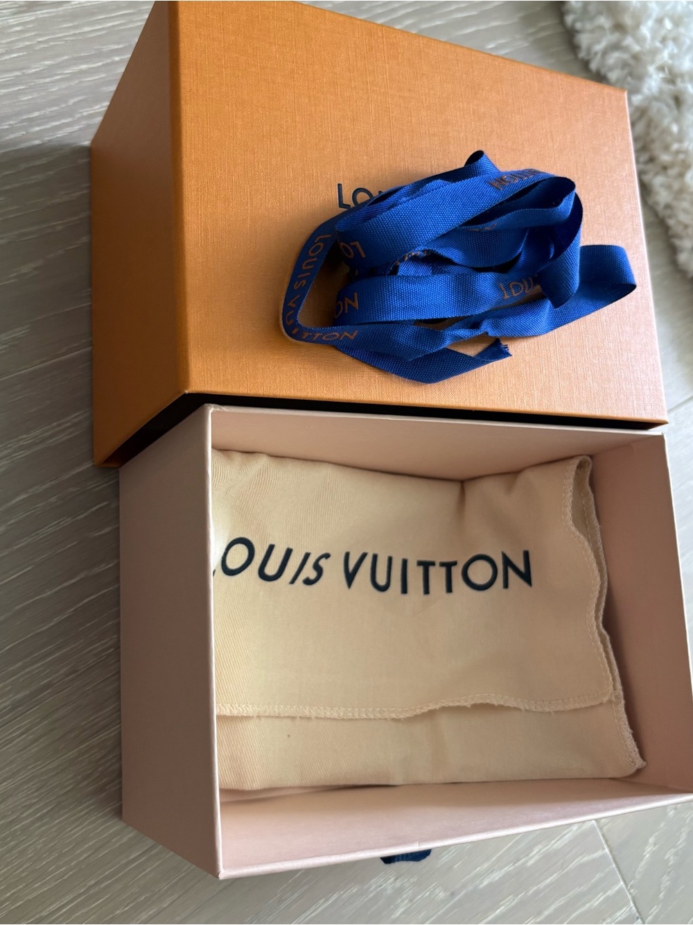 Louis Vuitton Dust bag and gift box - Picture 11 of 12
